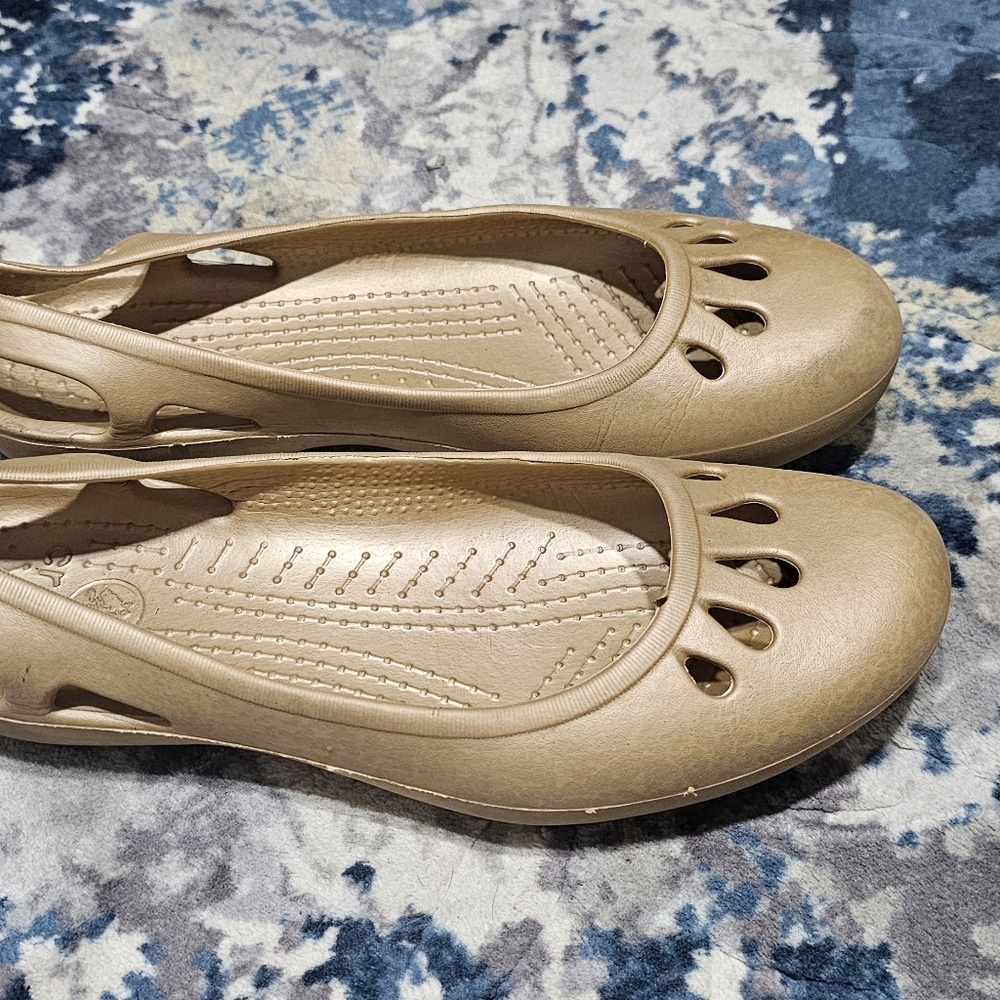 Size 10 crocs